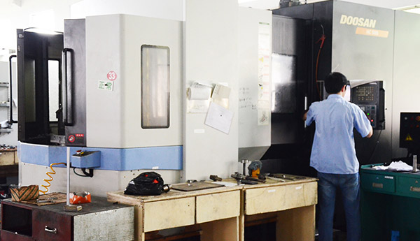 Teach you to correct the ordinary lathe three-jaw chuck