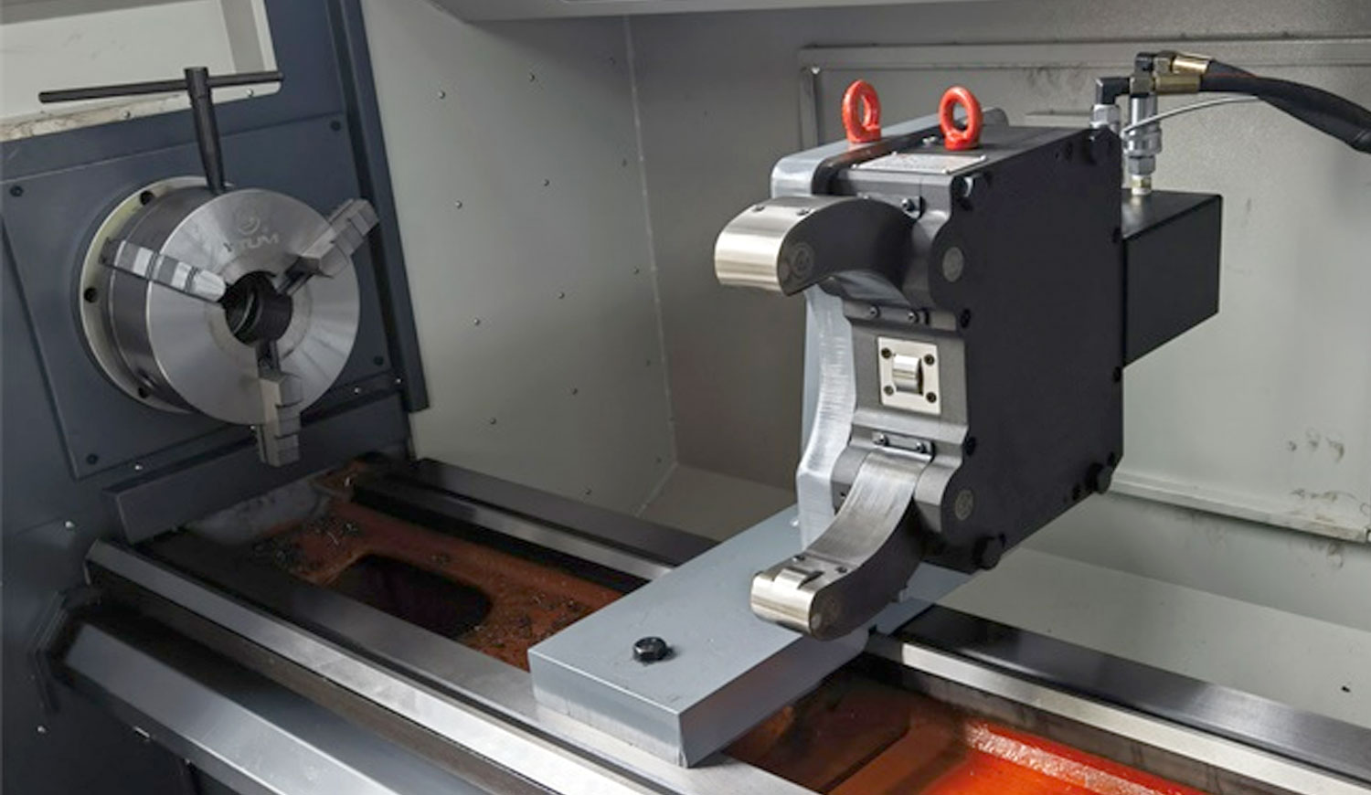 What are the operating procedures for Hydraulic Center Rest?