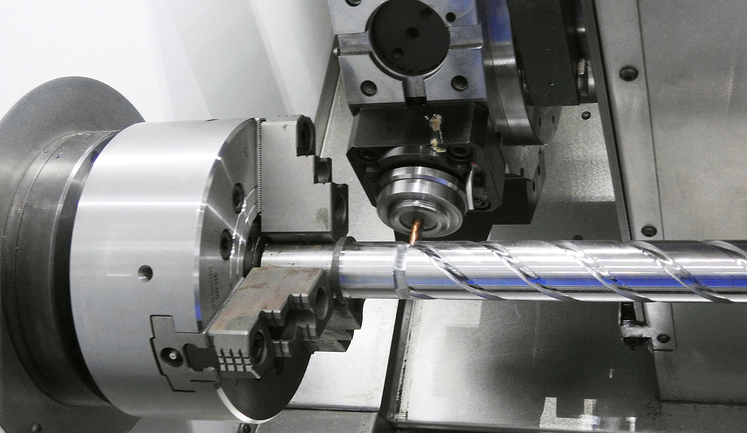 Using hydraulic chucks in this way immediately improves accuracy. Using hydraulic chucks in this way immediately improves accuracy.